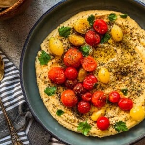 hummus with tomatoes