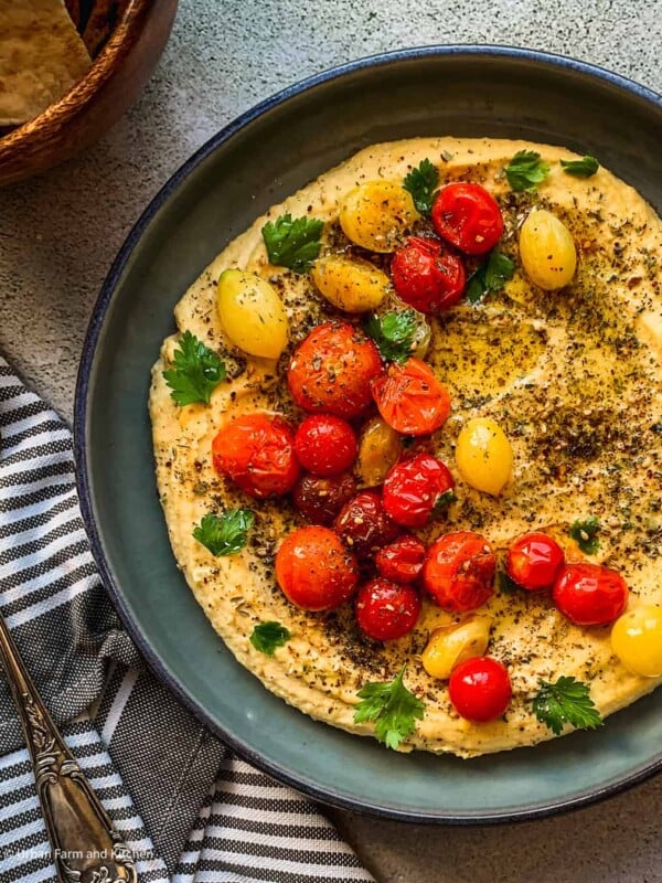 hummus with tomatoes