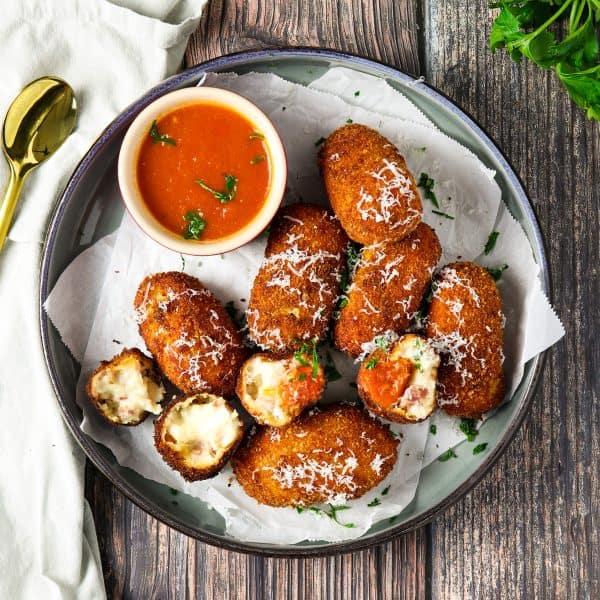 cropquetas with tomato sauce dip