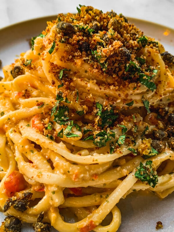 Linguine pasta with Sicilian pesto and fried capers on top
