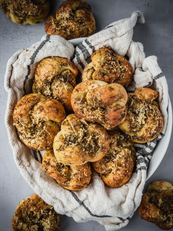 A bowl of za'atar garlic knots.