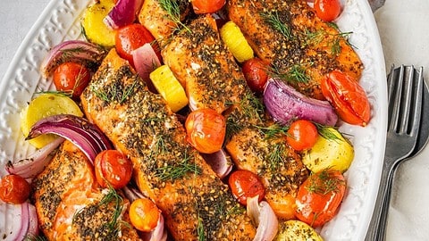 One-Pan Baked Za'atar Salmon (with Vegetables) - Urban Farm and